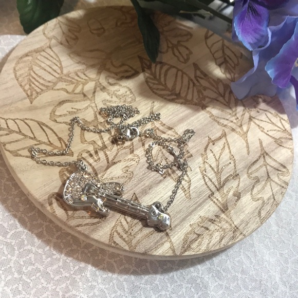 Jewelry - Silver guitar necklace